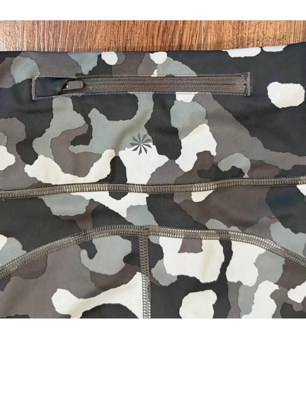 ATHLETA Lightning Camo 7/8 Size XL Leggings